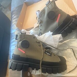 Palladium Woman’s High top